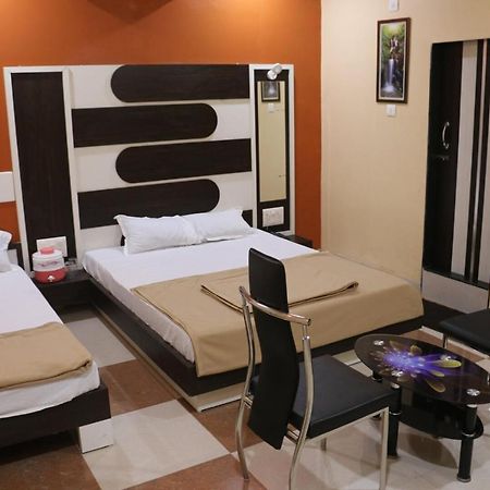 Golden Paying Guest House 迪乌 外观 照片