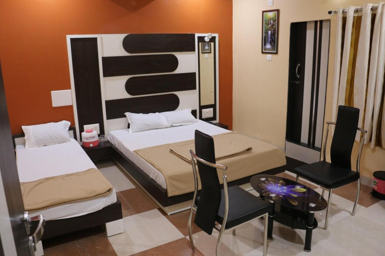 Golden Paying Guest House 迪乌 外观 照片