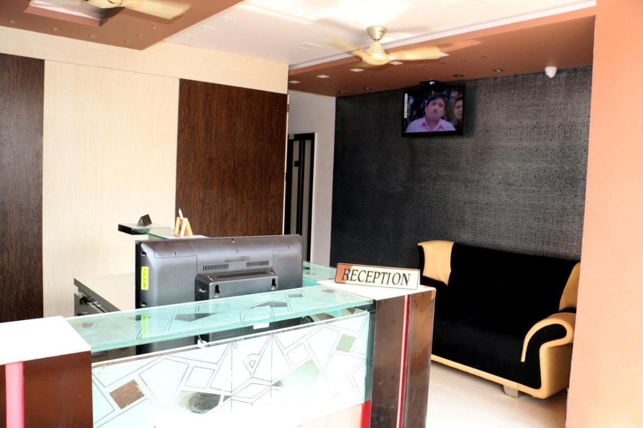 Golden Paying Guest House 迪乌 外观 照片