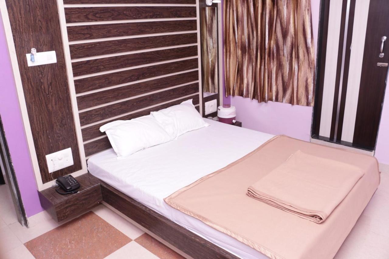 Golden Paying Guest House 迪乌 外观 照片