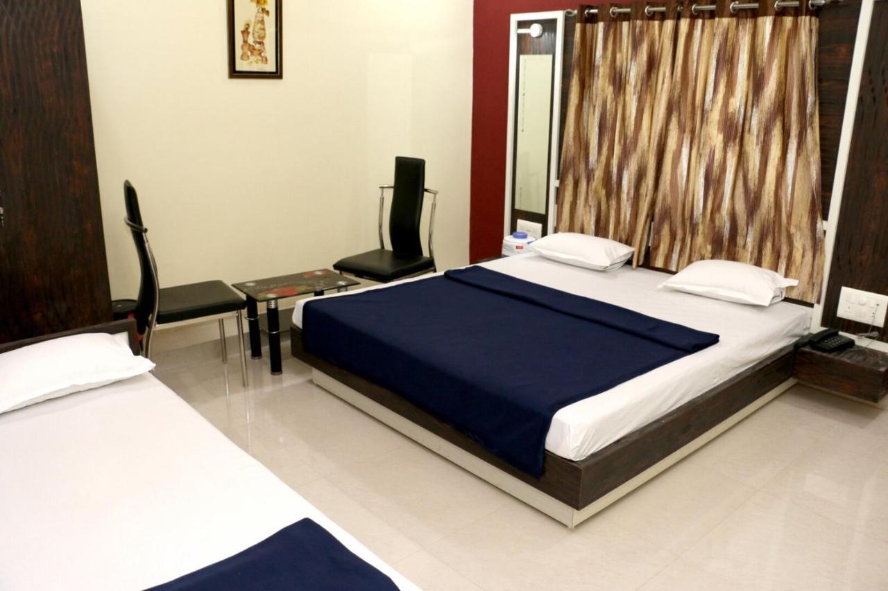 Golden Paying Guest House 迪乌 外观 照片